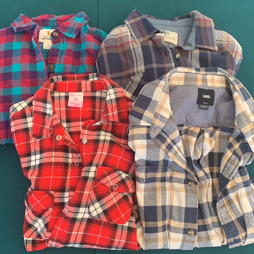 Lot: 4 women’s Small flannel shirts